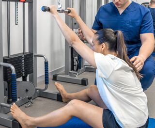 Frau beim Training